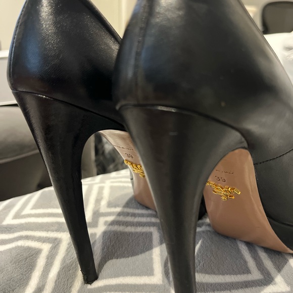 Black leather Prada Pumps - Picture 5 of 6